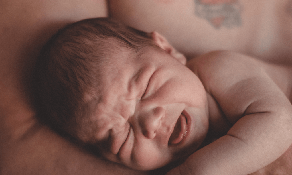 La Marmaï - accompagnement parental - bébé pleurs bras